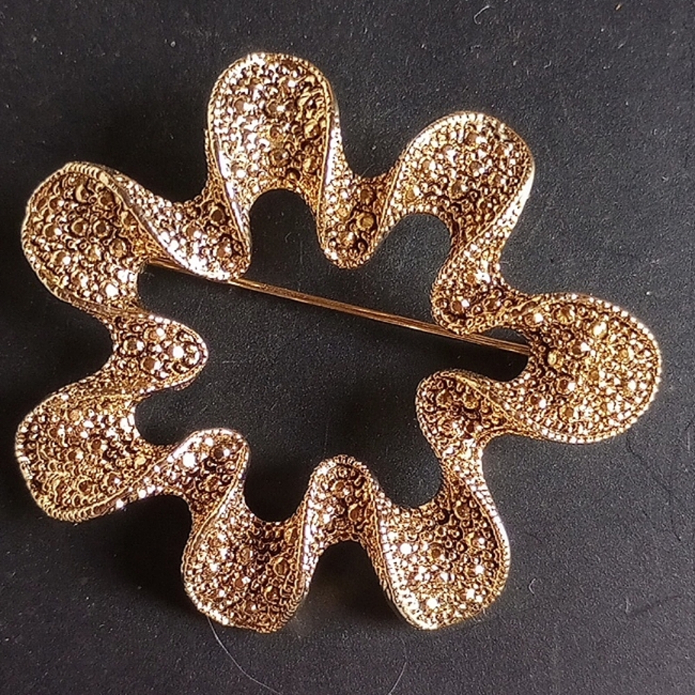 Vtg,Statement piece, Large Gold Brooch,textured look